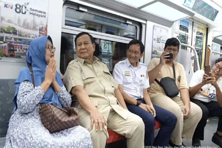 Naik KRL dari Stasiun...