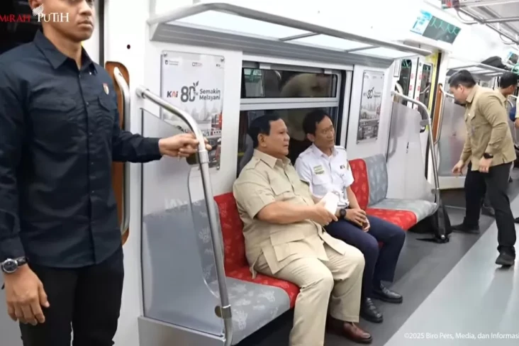 Terkesan Naik KRL, Prabowo:...