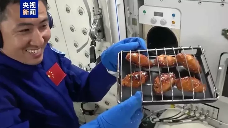 Astronot China Gelar...
