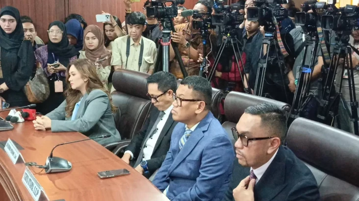 Adies Kadir dan Uya...