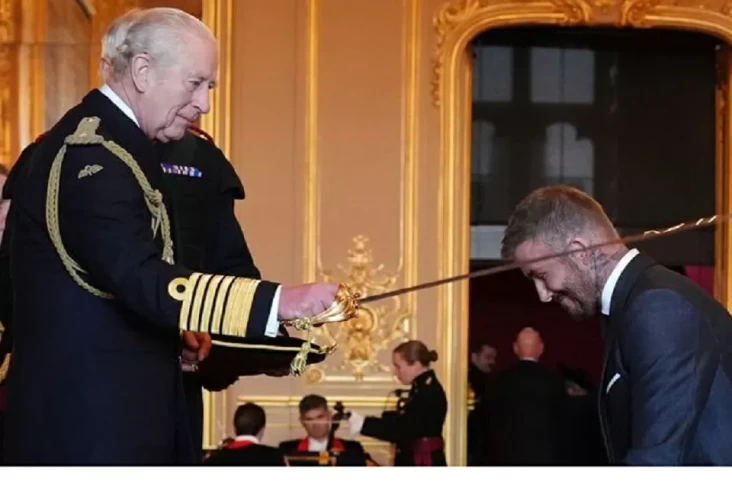 Raja Charles III Anugerahi...