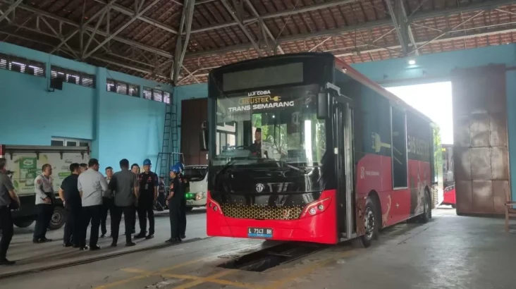Wali Kota Agustina Wilujeng...