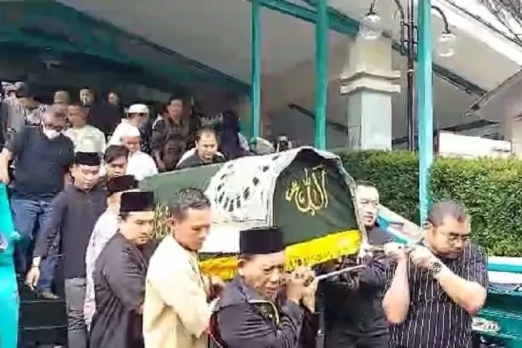 Usai Disalatkan, Jenazah...