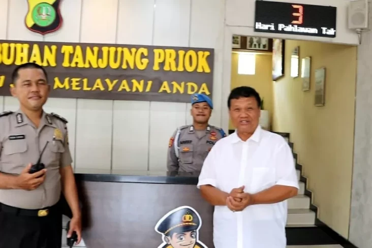 Pengamat Komunikasi...