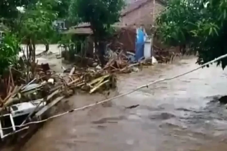 Banjir Terjang Kabupaten...