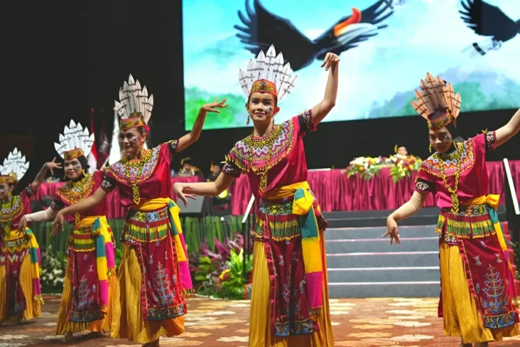 Wisuda Untar Kukuhkan...