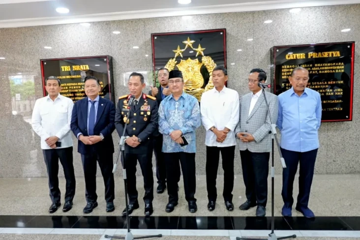 Rapat Perdana Komisi...
