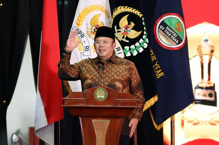 Cucun Syamsurijal Raih...