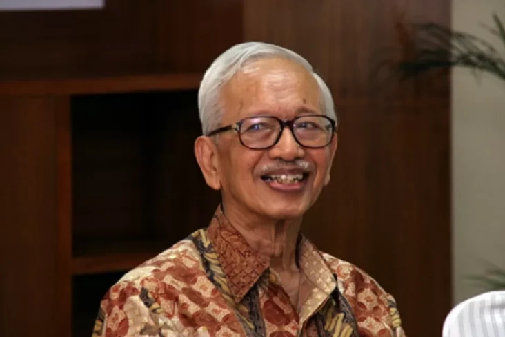 Profil Mochtar Kusumaatmadja,...