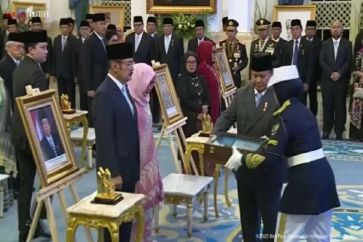 Penganugerahan Gelar...