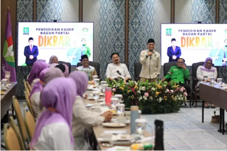 Dikbar Perempuan Bangsa,...