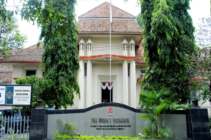 25 SMA Negeri Berprestasi...