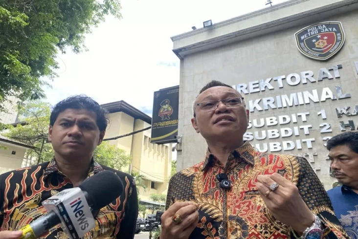 Roy Suryo Cs Jadi Tersangka,...