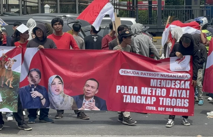 Muncul Demo Sejumlah...