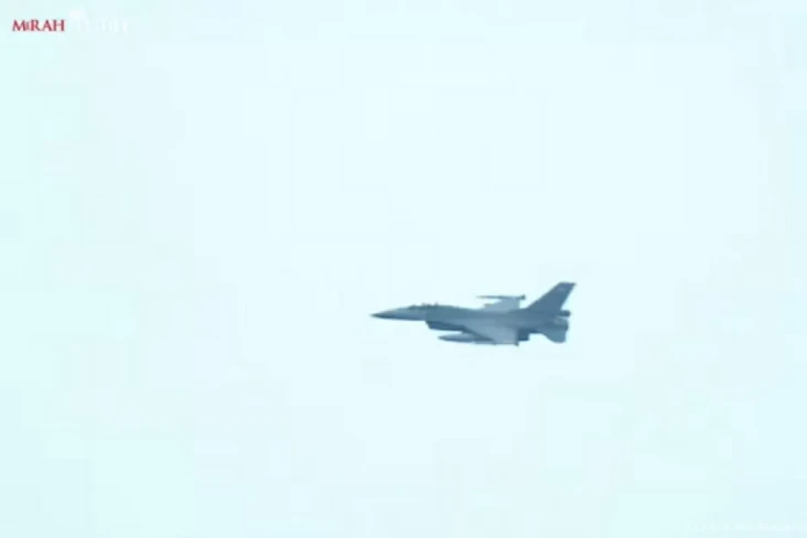 Pesawat Jet Tempur F-16...