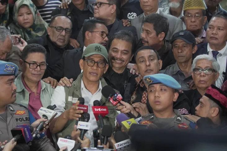 Roy Suryo Cs Tidak Ditahan...