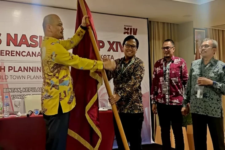 Terpilih Jadi Ketua...