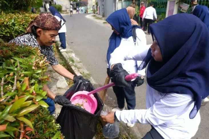 Karawang Peduli Lingkungan:...