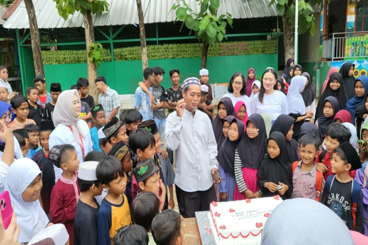 Berbagi Kebahagiaan...