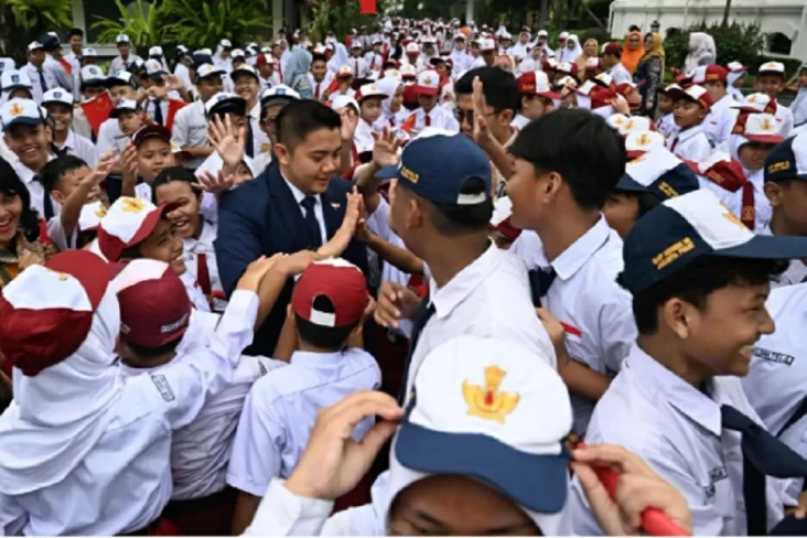 Seskab Teddy Kerap Turun...