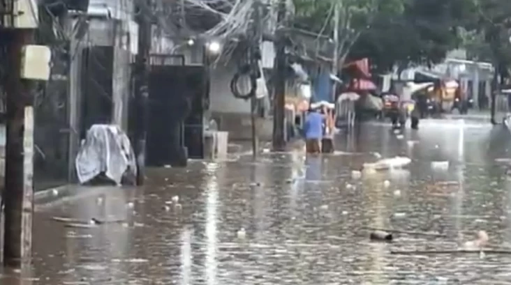 Banjir di Pasar Warung...