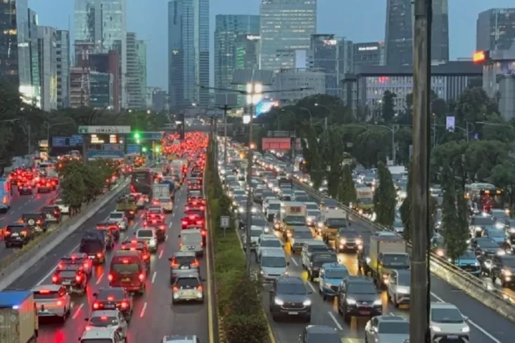 Jalan Gatot Subroto...