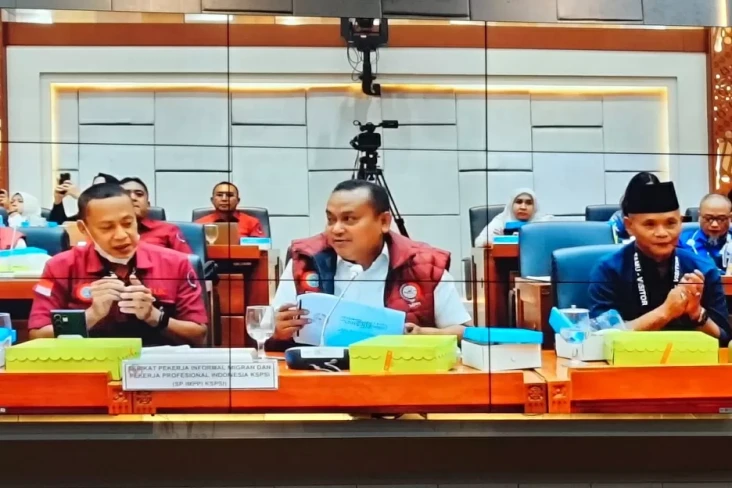 DPR Bersama Serikat...