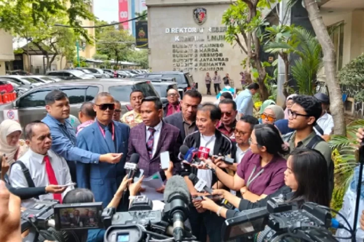 Pencekalan Roy Suryo...