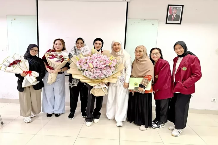 Bantah Rumah Tangganya...