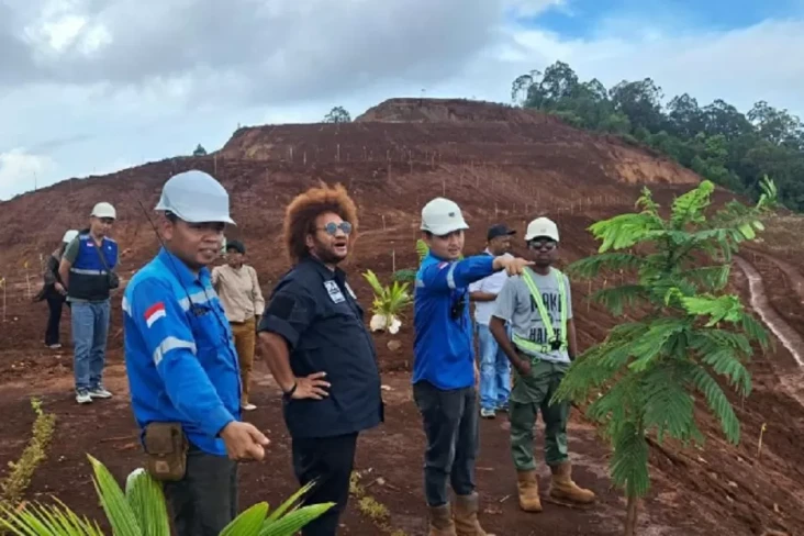Masyarakat Adat Kawei...