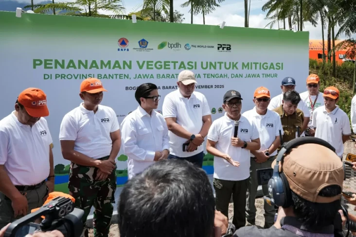 Penanaman Bibit Pohon...