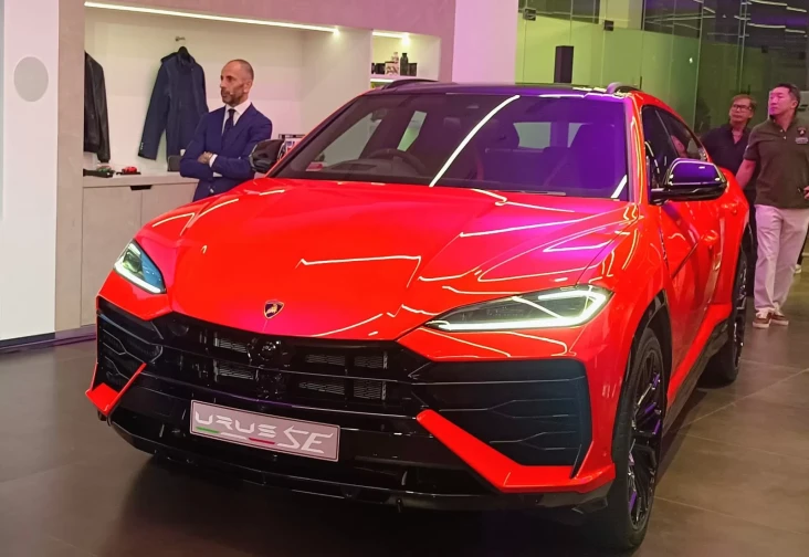 Lamborghini Urus SE...