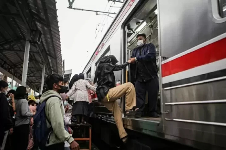 Perjalanan KRL Commuter...