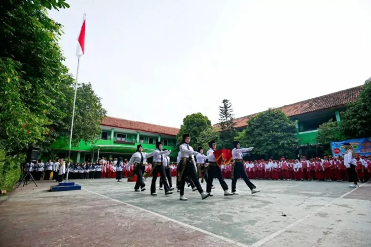 Unik, Orang Tua Murid...