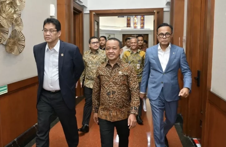 Purbaya Rapat di Kantor...