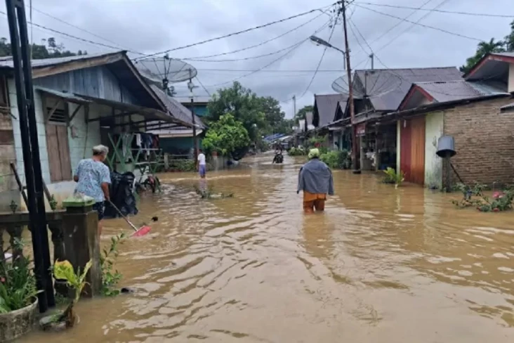 Banjir dan Longsor Terjang...