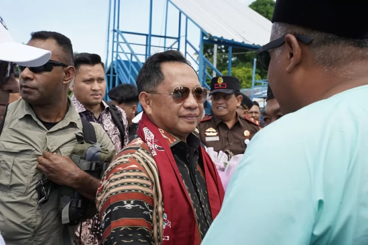 Kunjungi Banda Neira,...