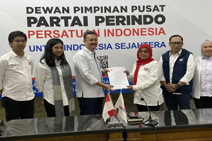Partai Perindo Serahkan...