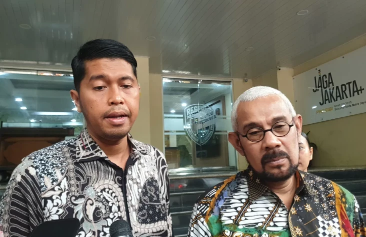 Pengacara Keluarga Arya...