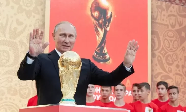 Rusia Siapkan Piala...