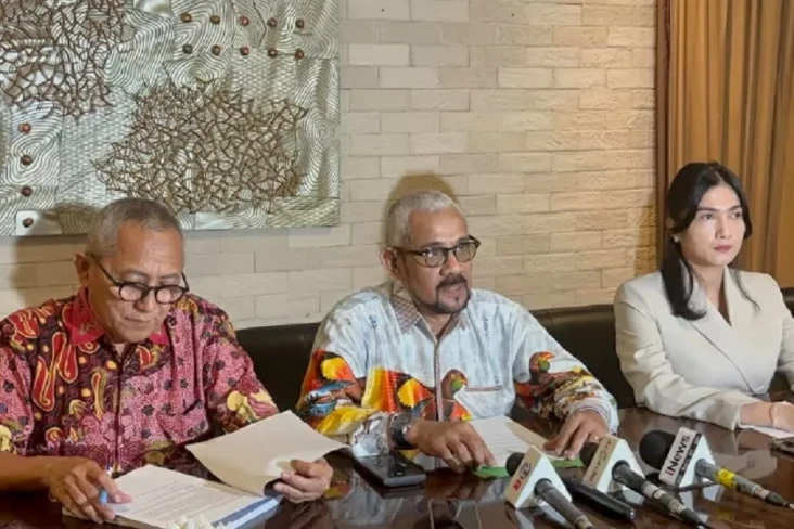 Keluarga Arya Daru Mempertanyakan...