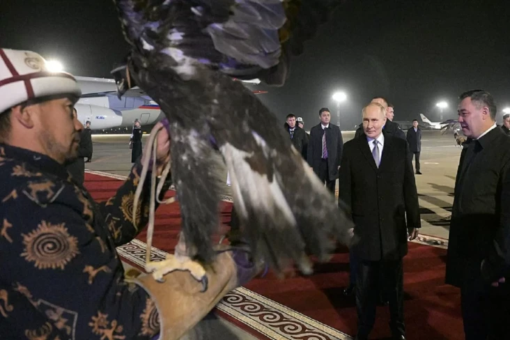 Putin Tepis Klaim Rusia...