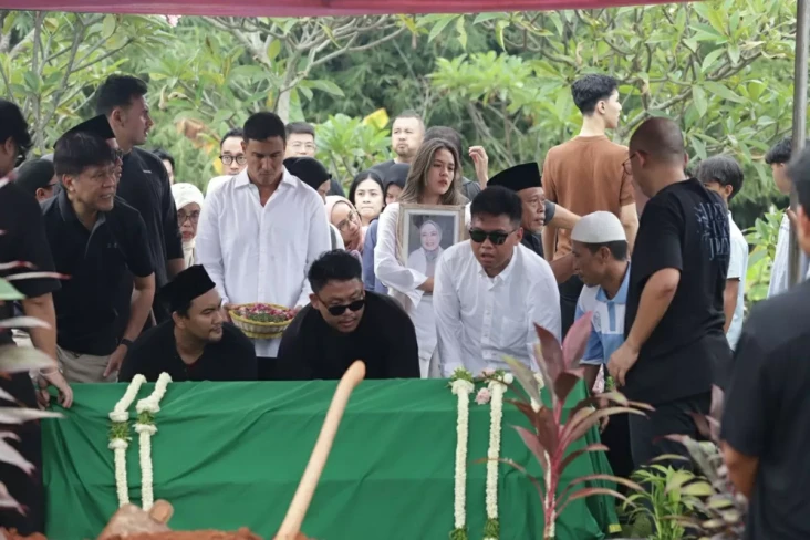 Raisa Didampingi Hamish...