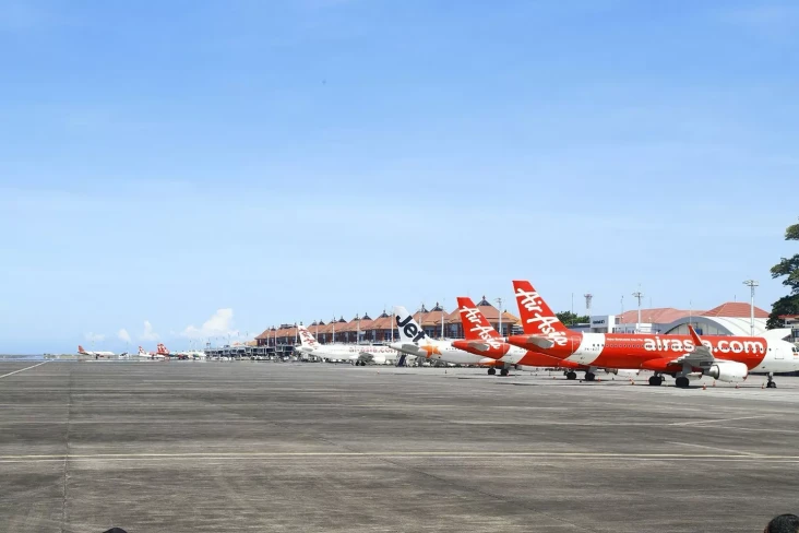 Penerbangan dengan Pesawat...