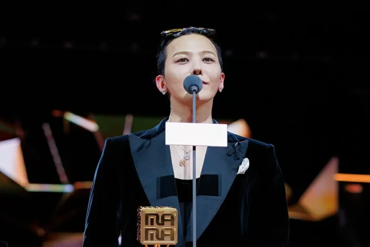 Raih Piala MAMA Awards...