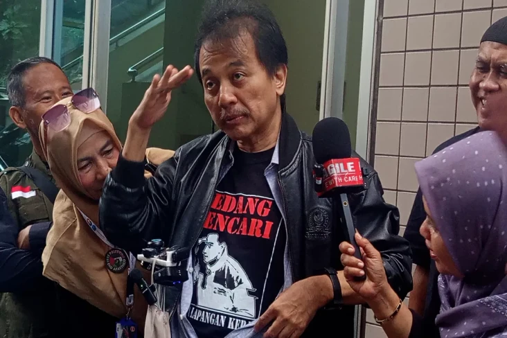 Jokowi Lulus UGM 5 Tahun,...