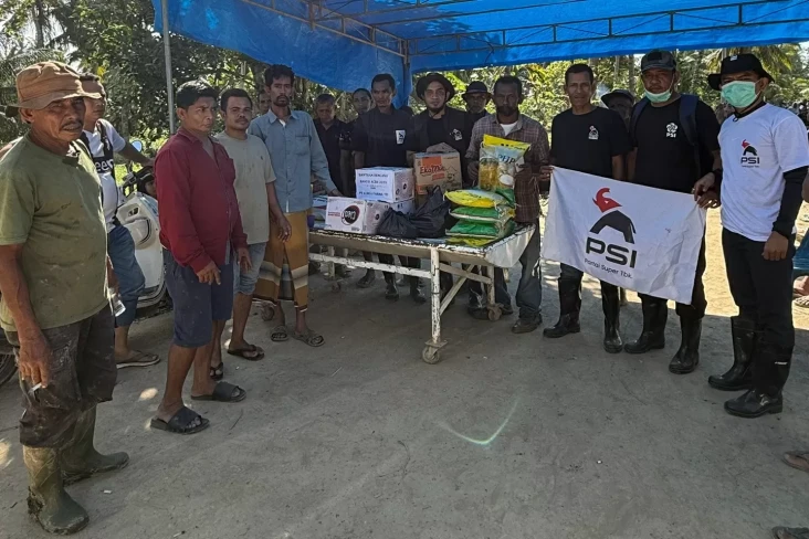 Salurkan Bantuan Korban...