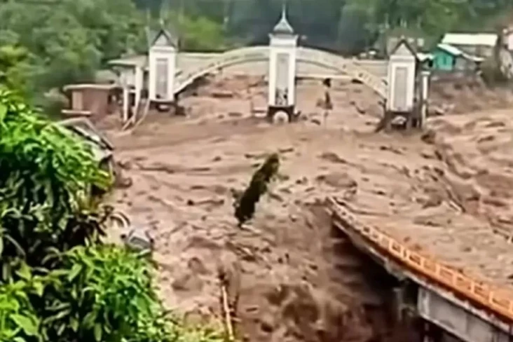 Banjir Sumatra Renggut...