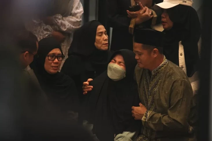 Keluarga Tak Penuhi...