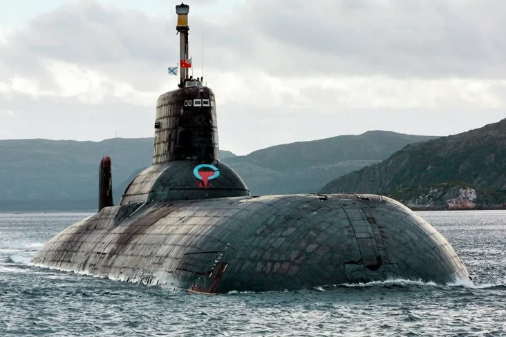 Buru Kapal Selam Rusia,...